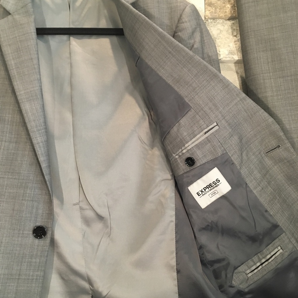 Express Suit - Picture 2 of 3